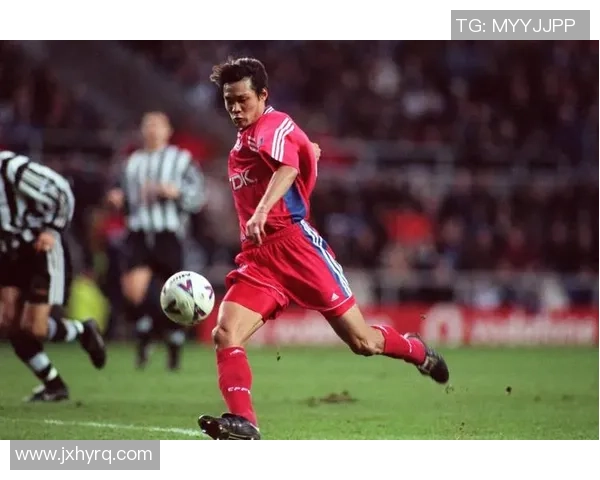 足球明星精彩瞬间连线集锦，畅享全球足坛巨星风采图像库