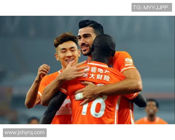 轰炸机球星带领球队征战四方 展现锋线铁血霸气与进攻决心